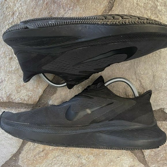 Nike Mens Size 10 Zoom Winflo 7 Black Running Shoes - Picture 1 of 9